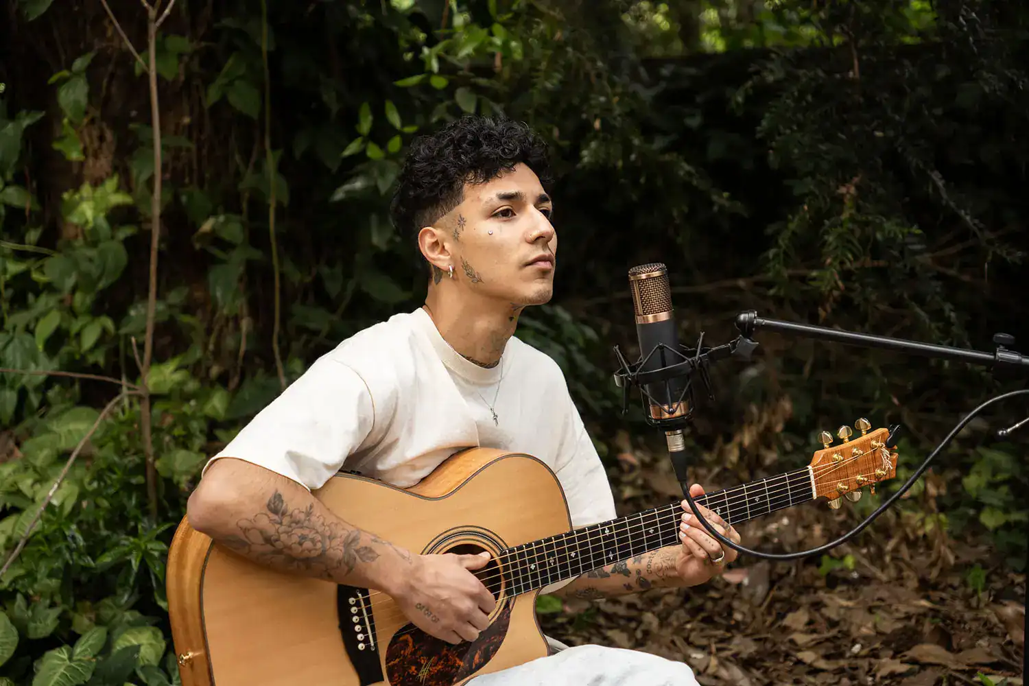 Diog Caltad invoca ternura y calma en “Silencio”, su nuevo EP